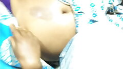 bubbly sexy desi aunty navel show in train